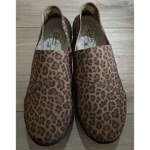 Clarks Cloudsteppers Sillian Firn leopard print slip-on shoes Sz 6.5